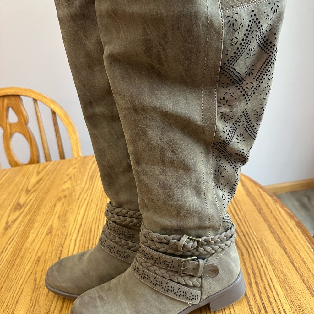 Stylish Women's Knee-High Boots